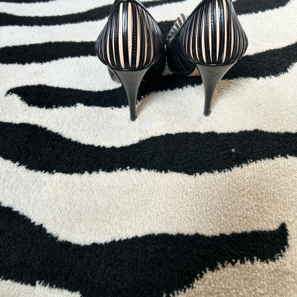 Gucci Black and Cream Stiletto Heels - Picture 3 of 8